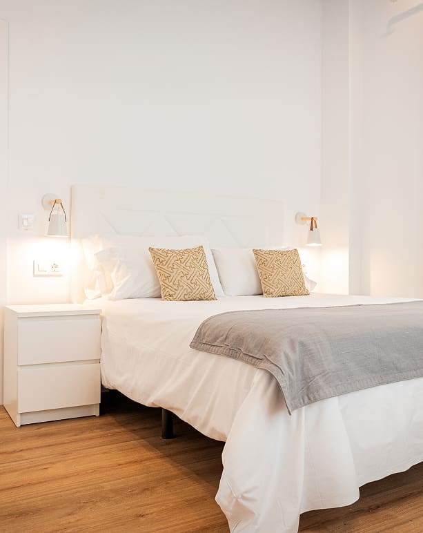 Hoteles del Sur | Apartamento Habitación doble de uno de nuestros apartamentos, decordada en blanco y arenas
