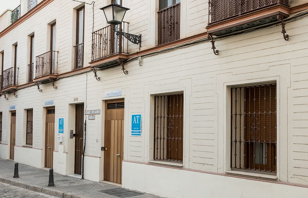Fachada Hoteles del Sur Fachada del edificio que alberga Hoteles del Sur, de estilo clásico